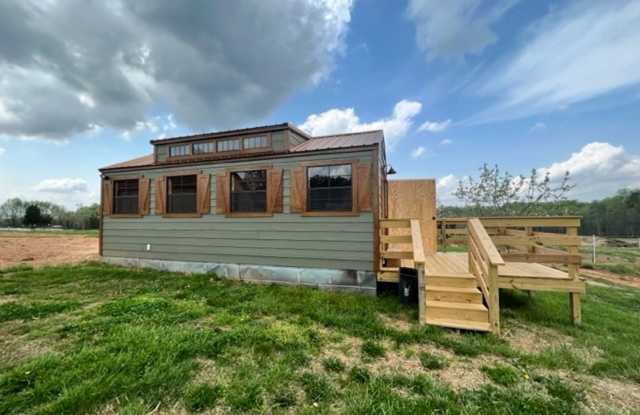 Fully furnished tiny home- 1 bedroom, 1 bath! Gallery 1