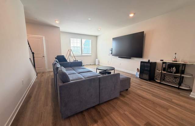 16605 GREEN GLADE DR Gallery 4