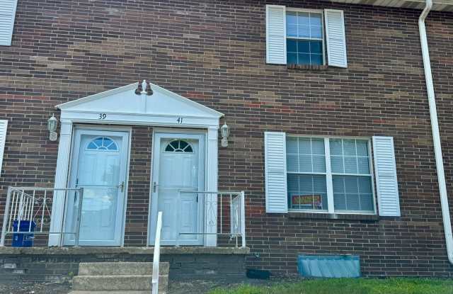 SPACIOUS TOWNHOME IN WILLOW TERRACE Gallery 3