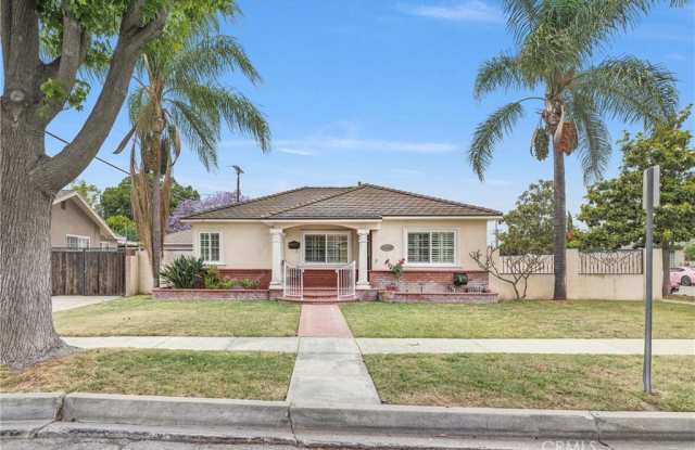 14403 Benfield Ave photos photos