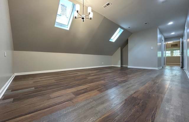 4834 N Ridgeway Avenue Gallery 3