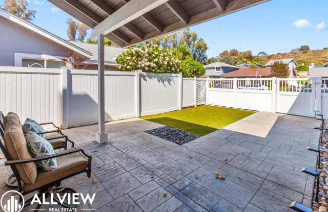 Beautifully Upgraded Single Level Home in Lake Forest Available NOW! Gallery 3