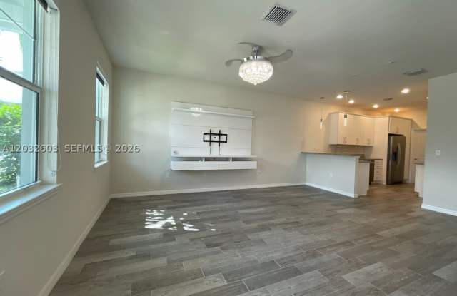 4920 Eucalyptus Dr Gallery 3