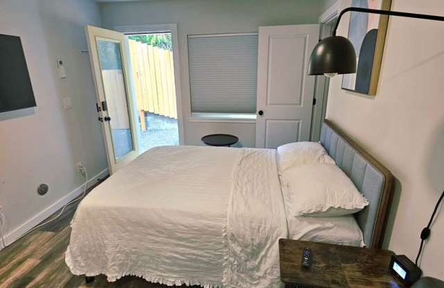 Stylish & Convenient Micro-Studio (5 Minutes from St. Michael Medical Center) Gallery 3