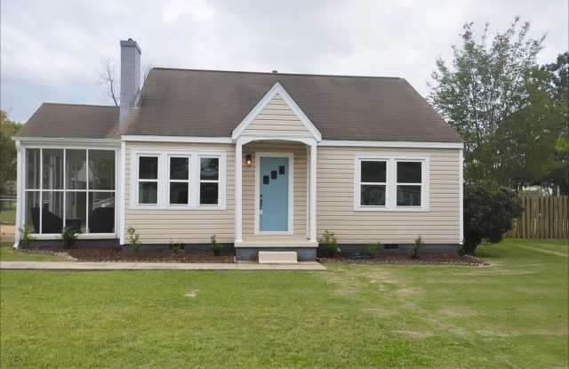 Stunning 3 Bedroom/2 Bath Awaits You photos photos