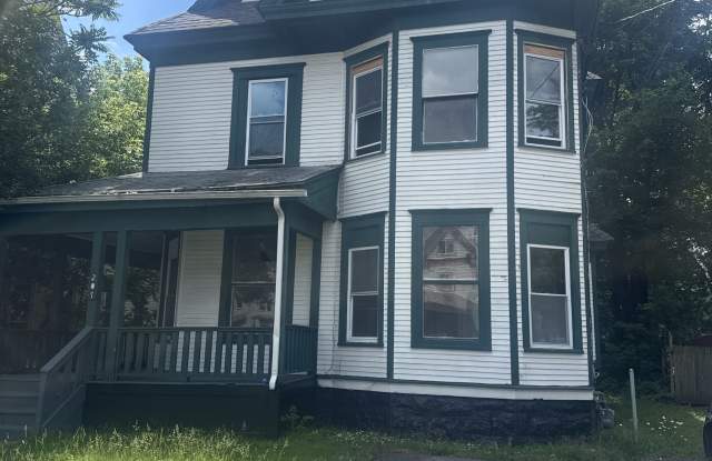 207 McLennan Avenue - 2 photos photos