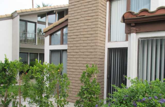 1718 E Camino Parocela - 1718 East Camino Parocela, Palm Springs, CA 92264