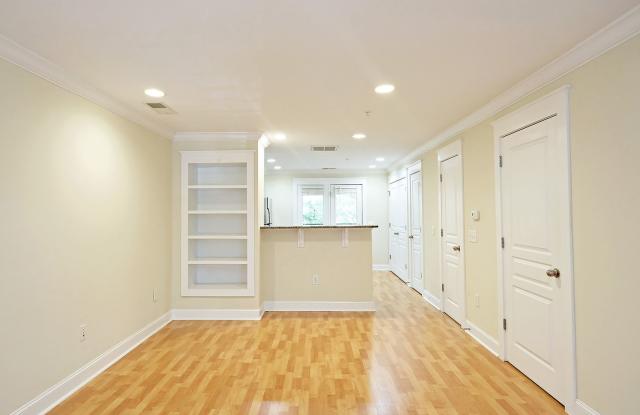Student + Pet-Friendly Woodlands Condo with Community Amenities Gallery 1