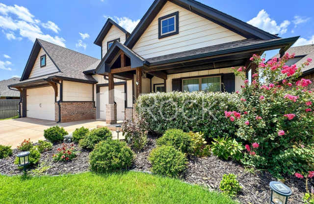 Spacious Craftsman Home on cul-de-sac Gallery 1