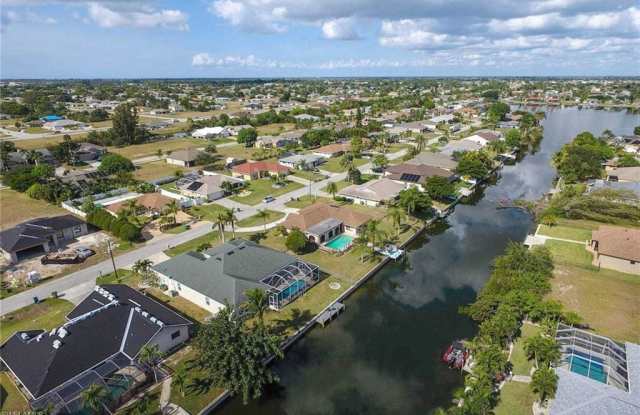 427 SE 9th AVE - 427 Southeast 9th Avenue, Cape Coral, FL 33990