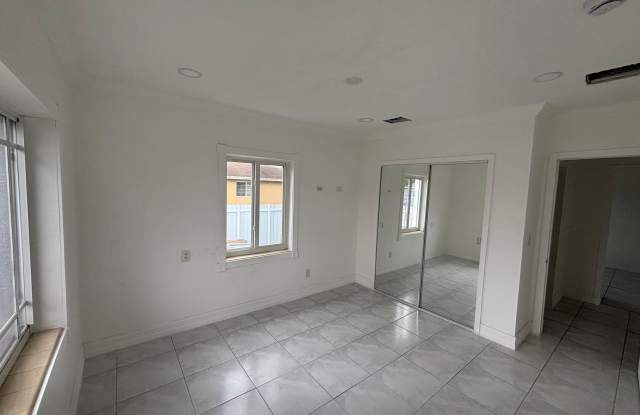 250 E 34th St Apt A photos photos