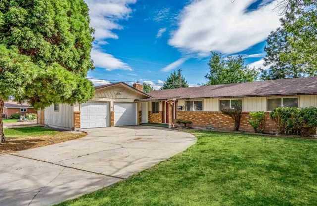 3 Bedroom 2 Bathroom Home walking distance to Meridian schools! Gallery 1