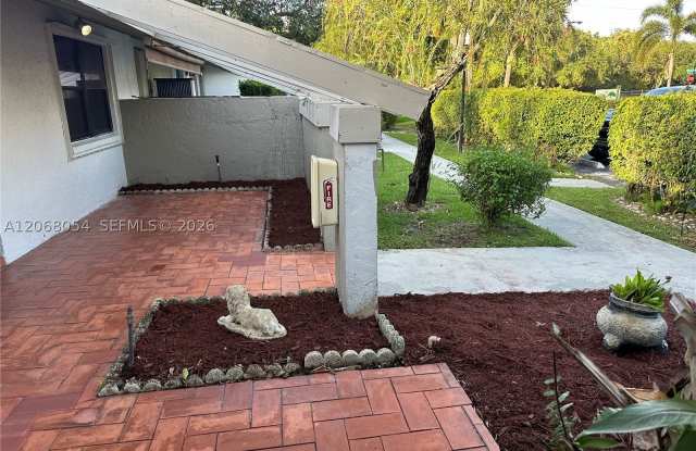 2902 SW 21st Ter Gallery 2