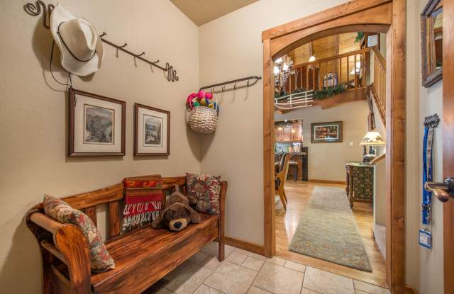 Winter Retreat in Tahoe Donner Gallery 3