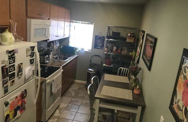 1039 University Avenue - Unit B Gallery 4