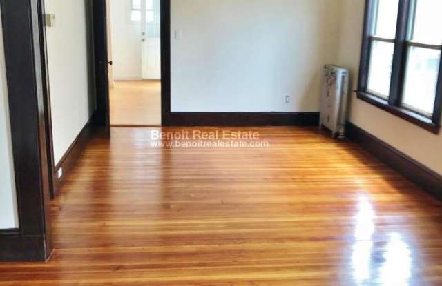 9-11 Dickson St. Gallery 4