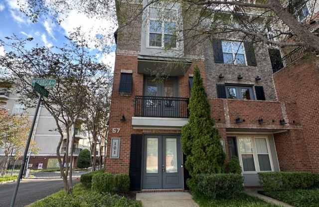 Gated Downtown Memphis Living in a Convenient Location. Pets are welcome with owner's approval. Gallery 1