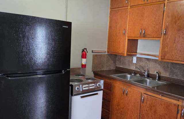 712 W Dayton - Studio home, 1 Bath - $595 photos photos