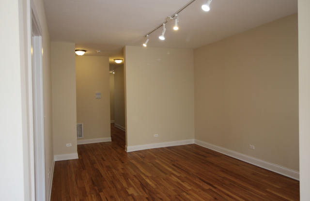 3214 W Argyle St Gallery 3