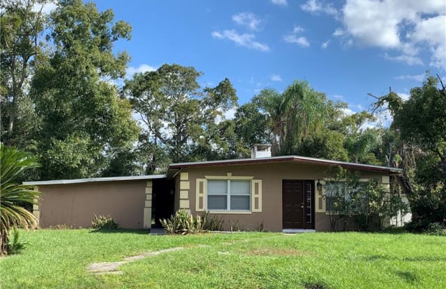 943 KENSINGTON DRIVE - 943 Kensington Drive, Orlando, FL 32808