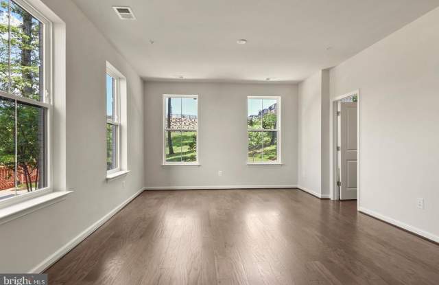 516 HARBORVIEW DR Gallery 3