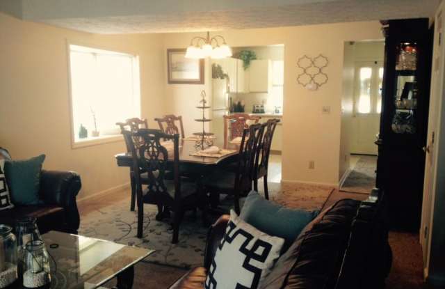 Braemar Townhomes Large 3 Bedroom w/ garage Gallery 2