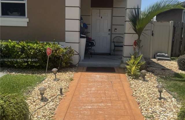 798 NE 43 ST photos photos