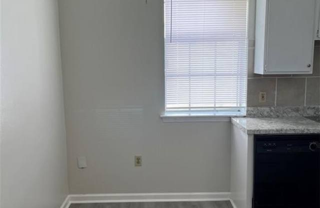 4502 ANNUNCIATION Street Gallery 3