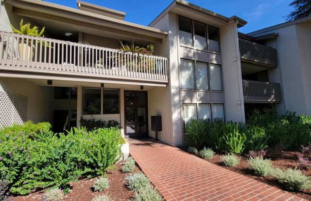 Newly Renovated Condo with Stunning Golf Course View and Home Office Available Now! Gallery 3