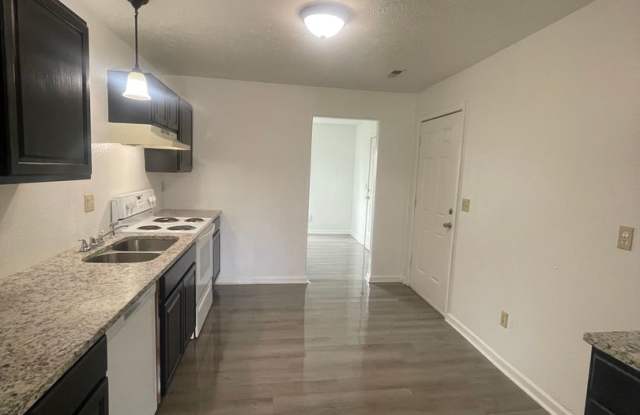 3 BEDROOMS. 2 BATHROOMS. GIANT BACKYARD. WHAT MORE DO YOU NEED? Gallery 4