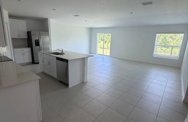 Brand new!!!! 4 Bedroom 3 Bathroom with Den!!! Gallery 4
