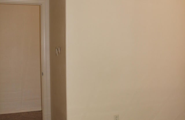 211 E Flower Street Gallery 4