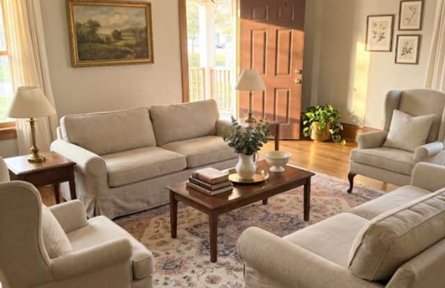 Spacious 5BR Home Near Drake — Porch, Garage & Tons of Space photos photos Spacious 5BR Home Near Drake — Porch, Garage & Tons of Space photos photos