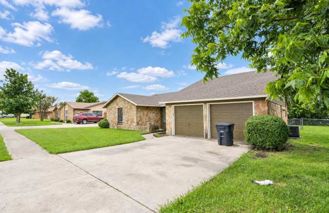 2504 Greenbriar Dr Gallery 2