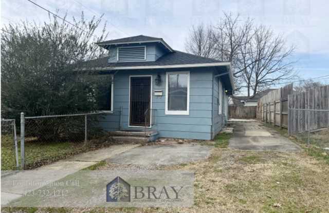 Recently Renovated Home with Fenced Yard in Kingsport photos photos