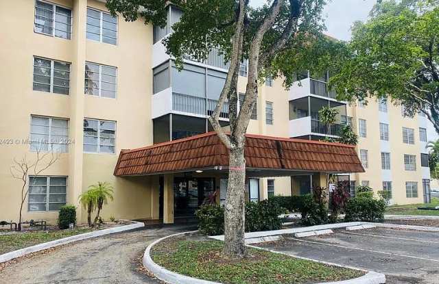 4156 Inverrary Dr - 4156 Inverrary Drive, Lauderhill, FL 33319