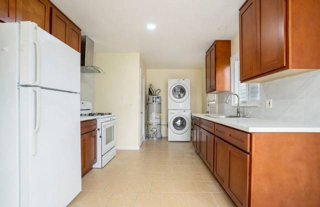 856 Cedar St. - 2 bedroom | 1 bath | Duplex Gallery 4