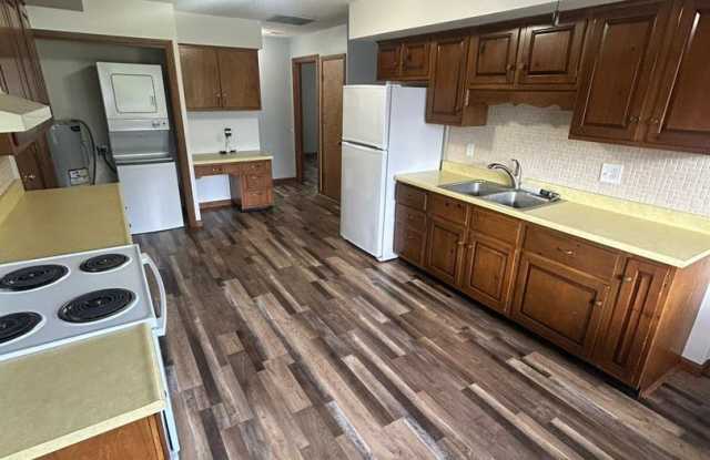 Gorgeous 2-Bedroom Apartment with Garage in a Quiet Neighborhood photos photos