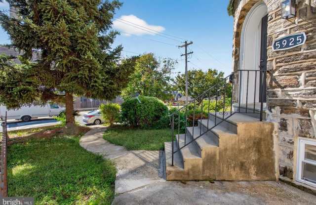 5925 WOODCREST Avenue Gallery 3