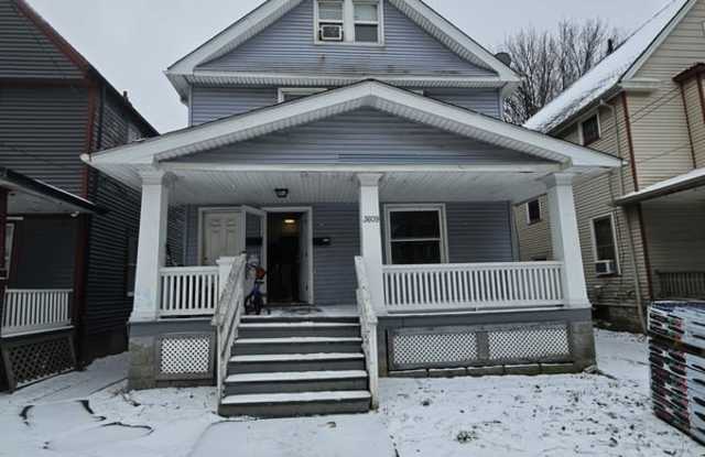 3609 Riverside Avenue - Downstairs photos photos