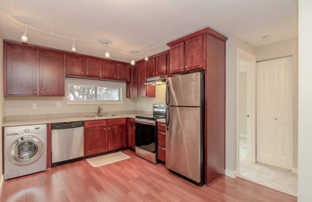 Beautiful 2 Bed Des Moines Condo with Amazing Community Features! - 23417 16th Avenue South, Des Moines, WA 98198