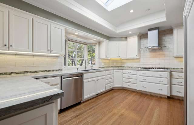 Charming 3-Bedroom Home with Office in desirable Old Palo Alto neighborhood with AC - 1664 Waverley Street, Palo Alto, CA 94301