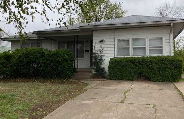 Super Clean and Nice! - 1817 East Ash Avenue, Enid, OK 73701