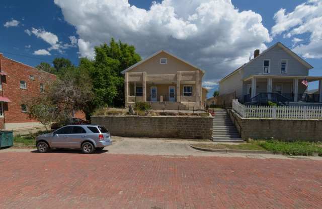 Charming partially furnished 1 bedroom Duplex Apartment - 444 West 1st Street, Trinidad, CO 81082