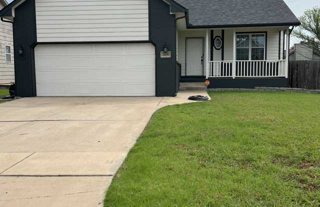 2430 S Gatewood St photos photos