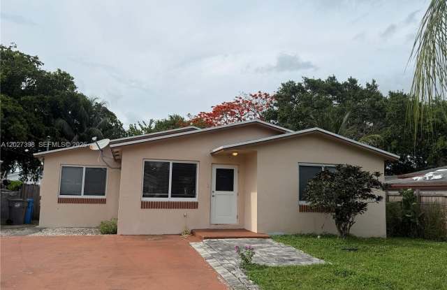 4711 SW 23rd St photos photos