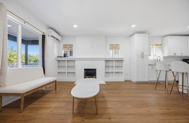 620 West 42nd Place Gallery 4