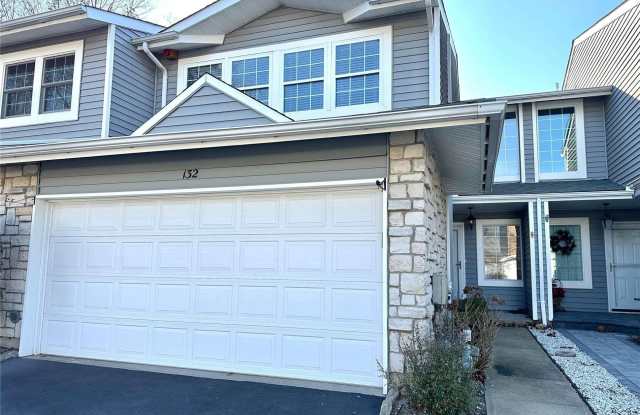 132 Fairfield Drive - 132 Fairfield Drive, Holbrook, NY 11741