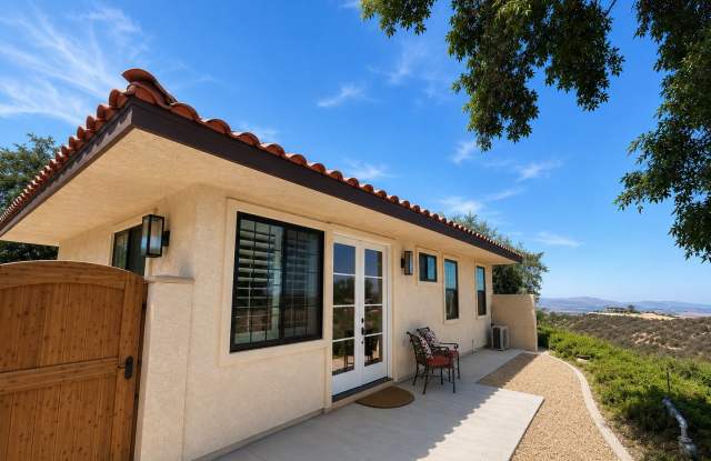 Beautiful View in the Oak Hills Estates - 2 bed 2 bath photos photos Beautiful View in the Oak Hills Estates - 2 bed 2 bath photos photos