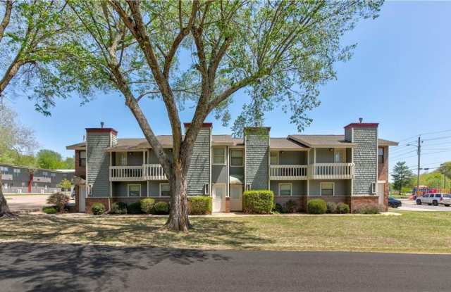 515  W Benton  ST Unit #B - 515 West Benton Street, Siloam Springs, AR 72761